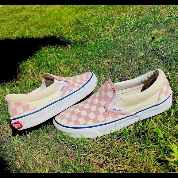 pink checkered vans